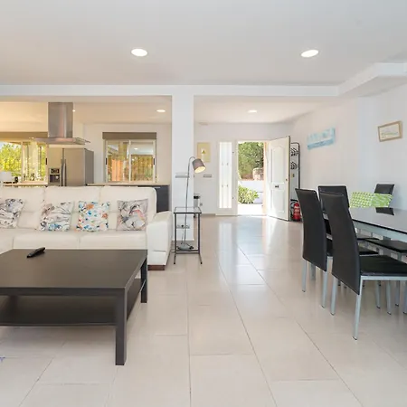 Dolores Perfect For Holidays Villa